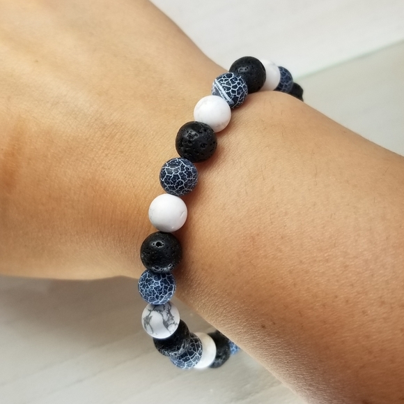 Efloresce Agate, Lava & Hematite Stretch Bracelet - Picture 9 of 9